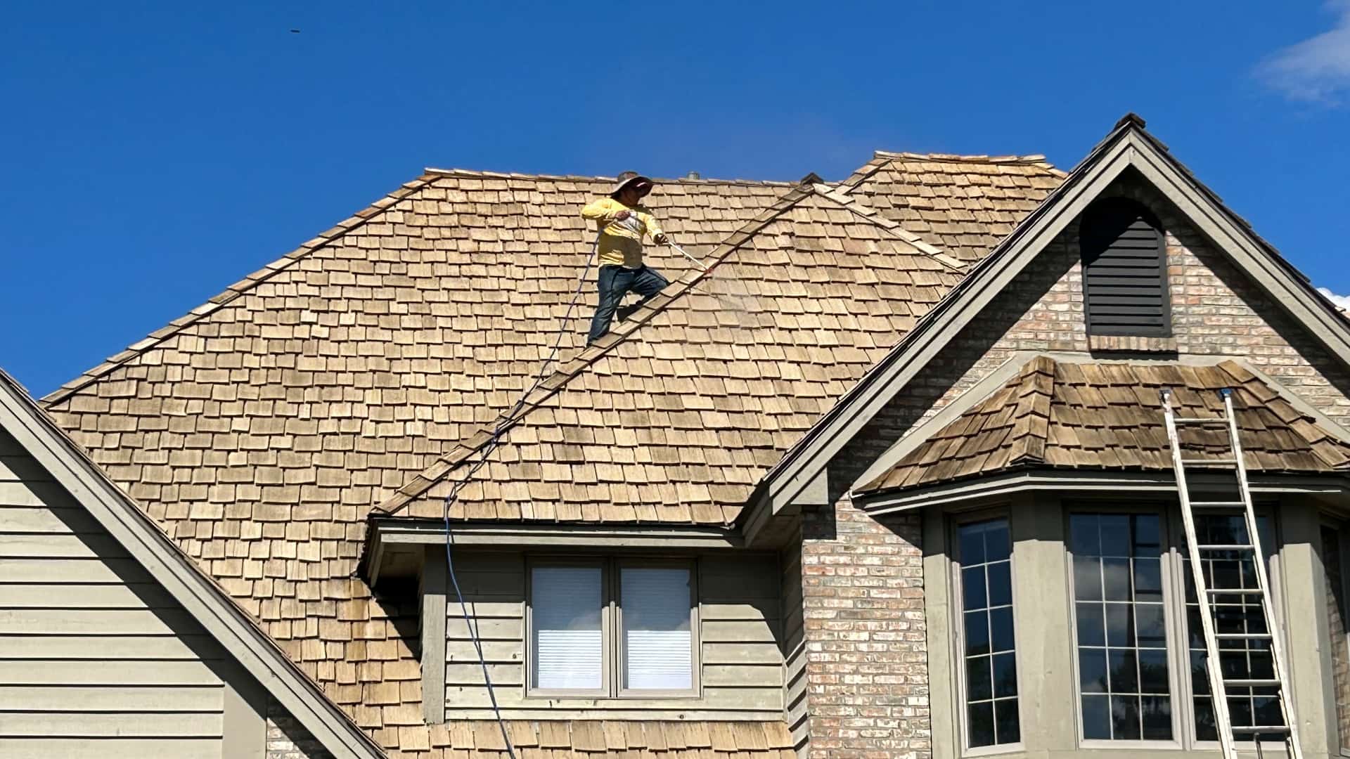 Cloverleaf Roof Pros Banner